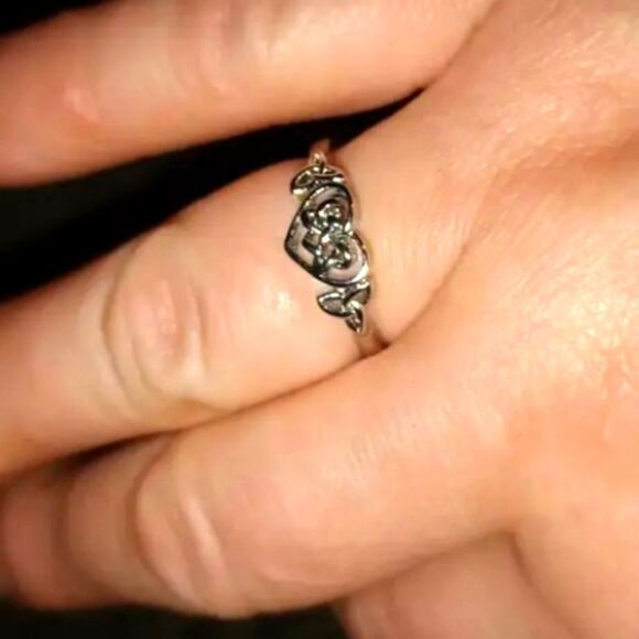 Elegant Silver celtic Heart Knot Ring sz 7 - Picture 9 of 9